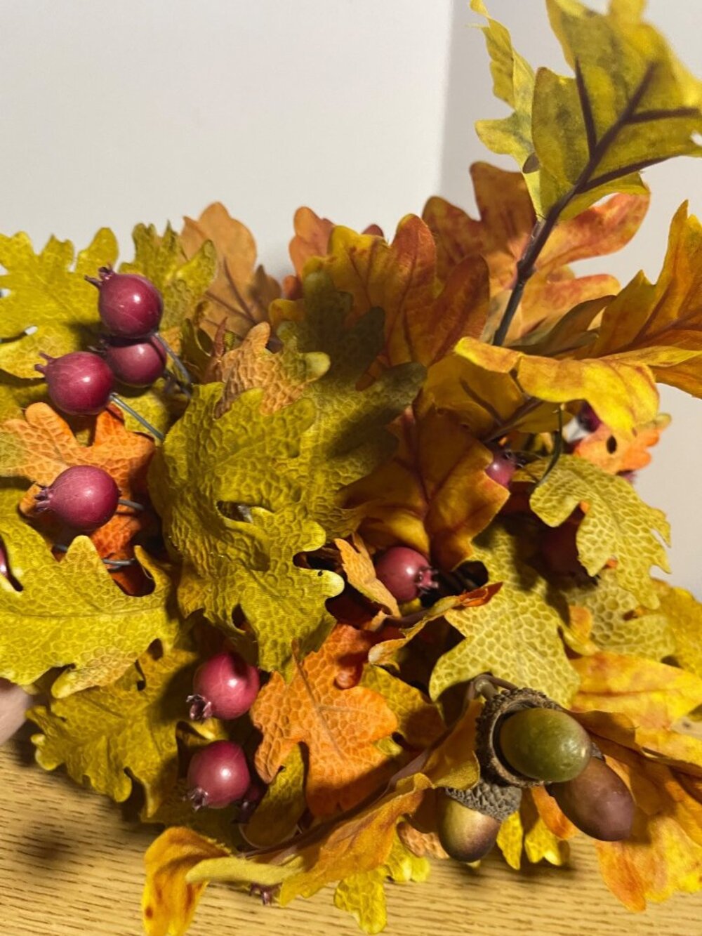 Multi-Color Fall Oak Leaves Bundle With Berries and Acorns 7 Stems